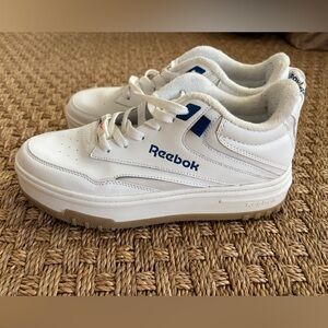 LIKE NEW Reebok White Sneakers